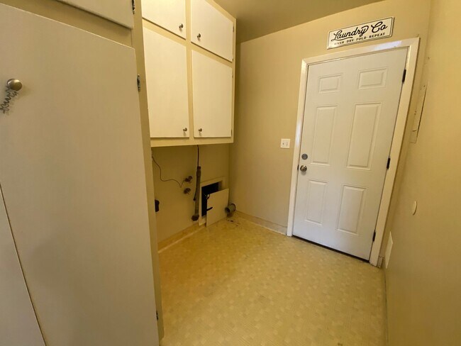 Foto del edificio - 636 N. 14th Ave.