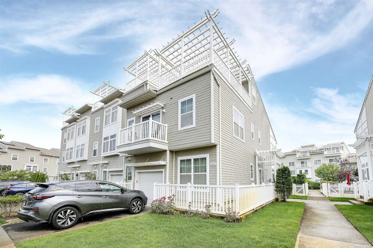Foto principal - 6512 Ocean Ave S
