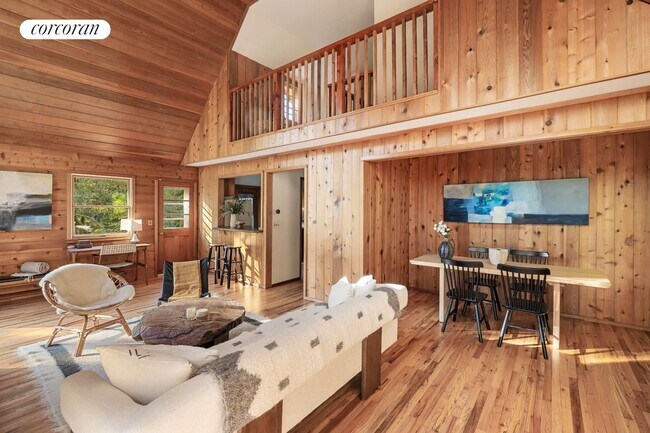 Foto del edificio - 83 3 Mile Harbor Dr