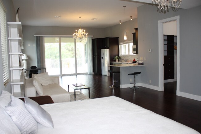 Foto del edificio - 5862 Homeland Rd