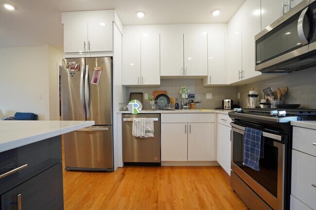 Foto del edificio - 15 Kelley Ct