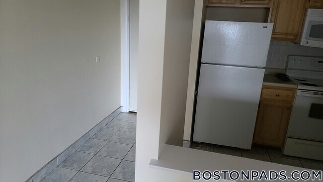 Foto del edificio - 24 Whites Ave