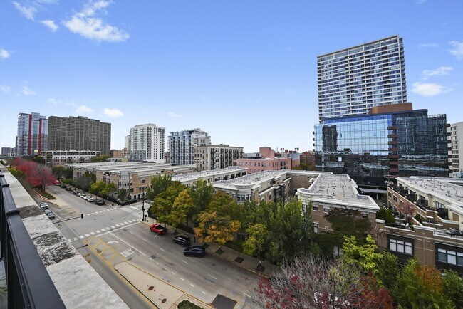 Foto del edificio - 1727 S Indiana Ave