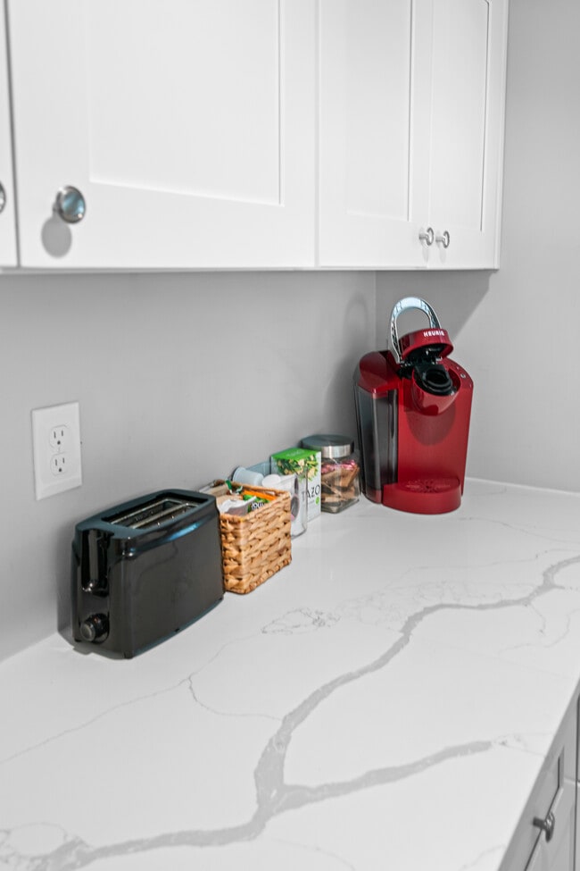 Building Photo - Hapeville - 724B