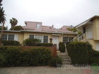 Beachy bungalow-style unit in great walking neighborhood - 1301 Arizona Ave