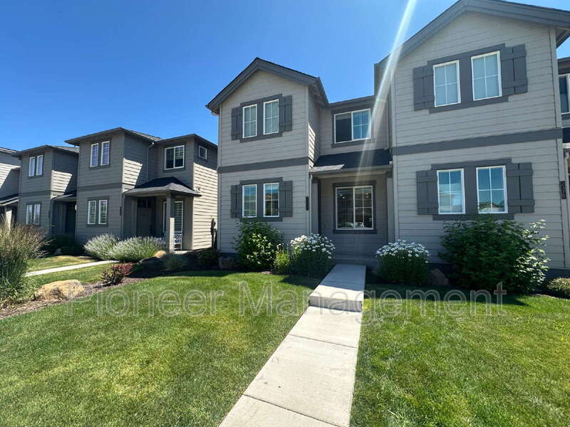 Primary Photo - 2372 NE Victor Pl