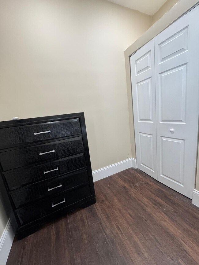 Foto del edificio - 252 Admiral St