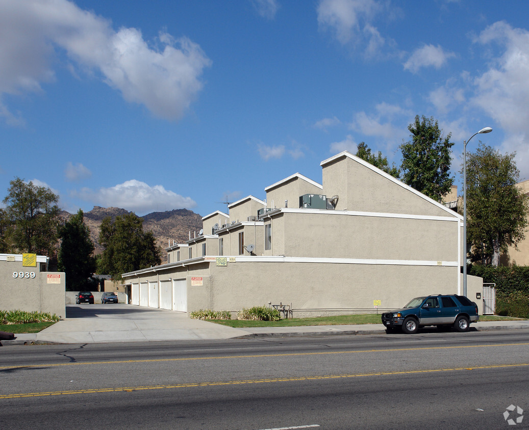 Primary Photo - Wellesley Townhomes