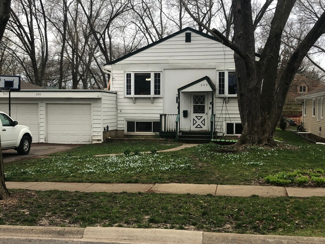 208 Harding St, Grayslake, IL 60030 House Rental in Grayslake, IL