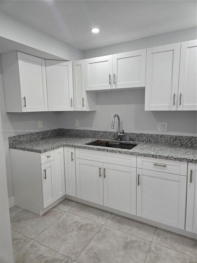 Foto del edificio - 4803 NW 7th St