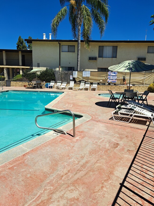 Piscina - Park Columbia Apts