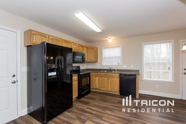 Building Photo - 2457 Terra Dr