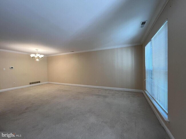 Foto del edificio - 243 Copper Beech Dr