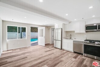 Building Photo - 1470 Rexford Dr