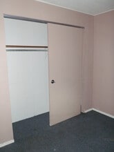 Building Photo - 857 Twin Oak Dr