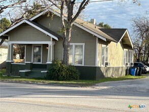 Building Photo - 211 E Kingsbury St