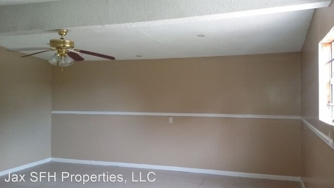 Building Photo - 3 br, 1 bath House - 4872 Clyde Dr.