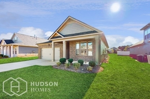 Building Photo - SELF TOUR NOW! - 562 Carleton Pl, Locust G...