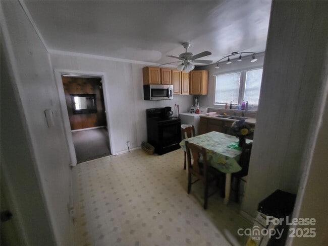 Foto del edificio - 13813 Holbrooks Rd