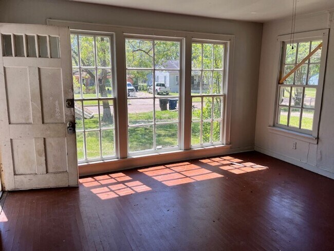 Foto del edificio - Classic 2 Bedroom Home - Central HVAC!