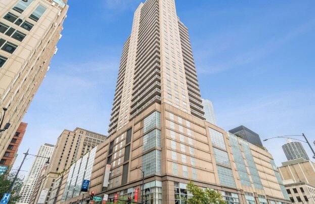 Photo - 545 N Dearborn St Apartment