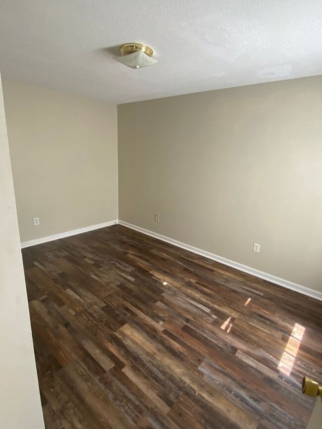 Building Photo - 2501 Tara Heights Cir