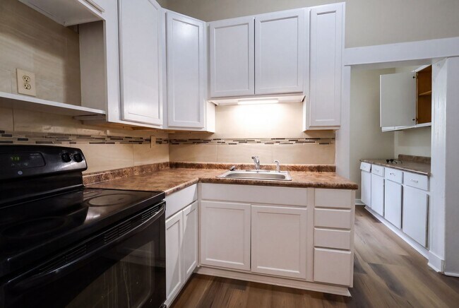 Foto del edificio - Classic Charm with Modern Updates – Spacious 4 Bedroom Rental