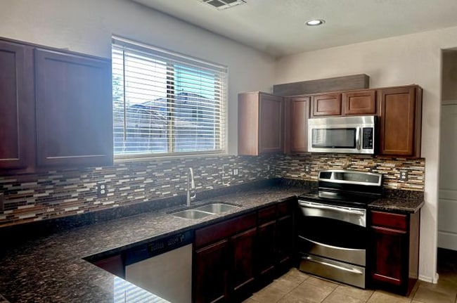 Foto del edificio - 3437 E Harwell Rd