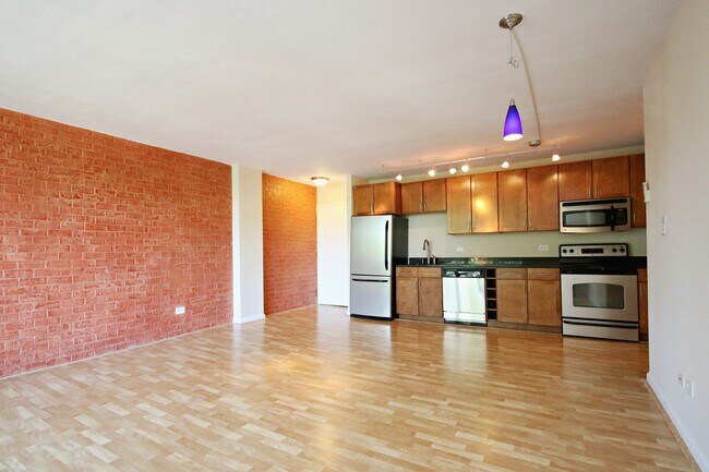 Building Photo - Light-Filled & Upgraded JPA Condo (Lease P...