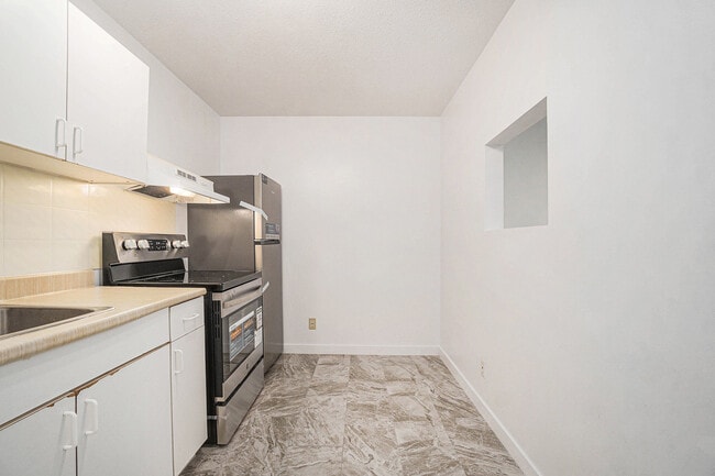 Building Photo - 185 Mcarthur Av