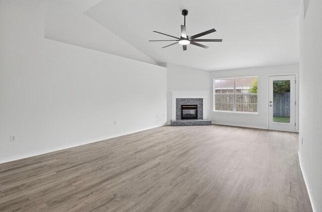 Foto del edificio - 151 Beacon Way