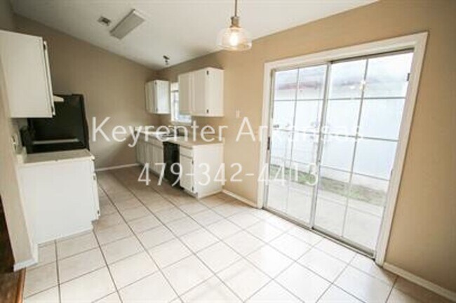 Foto del edificio - 736 W Poplar St