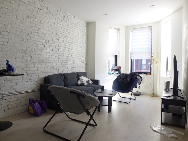 Building Photo - 27 Wigglesworth St