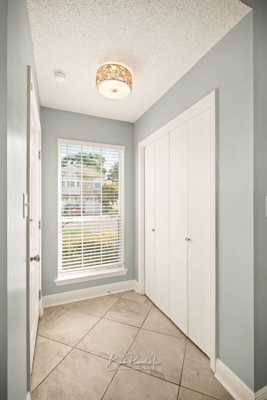 Foto del edificio - 3510 Silvertree Ln