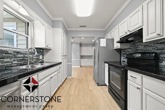 Building Photo - 3 bedroom home LOCATED OFF OF JONES CREEK ROAD!