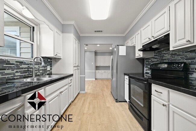 Foto del edificio - 3 bedroom home LOCATED OFF OF JONES CREEK ROAD!