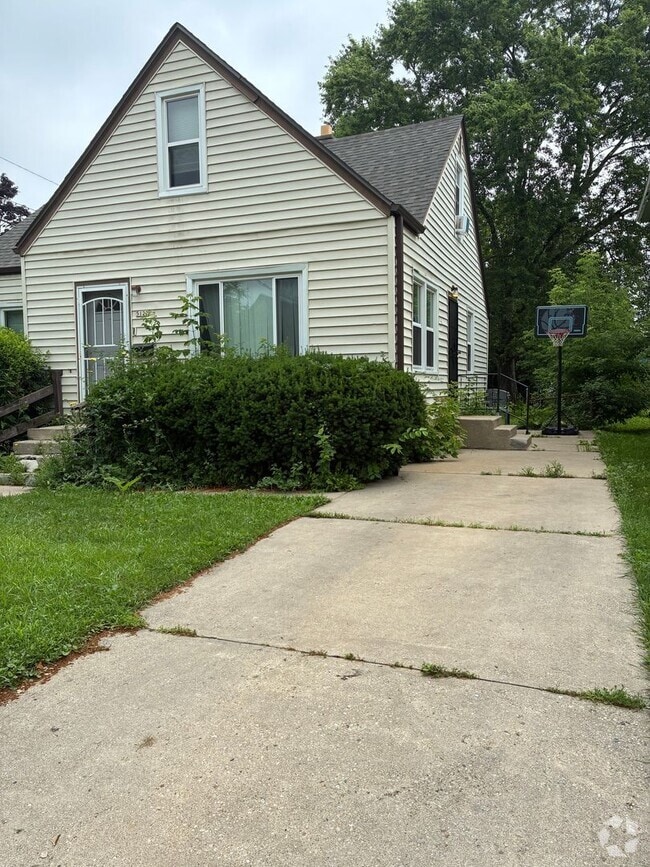 Building Photo - 5122 N 47th St