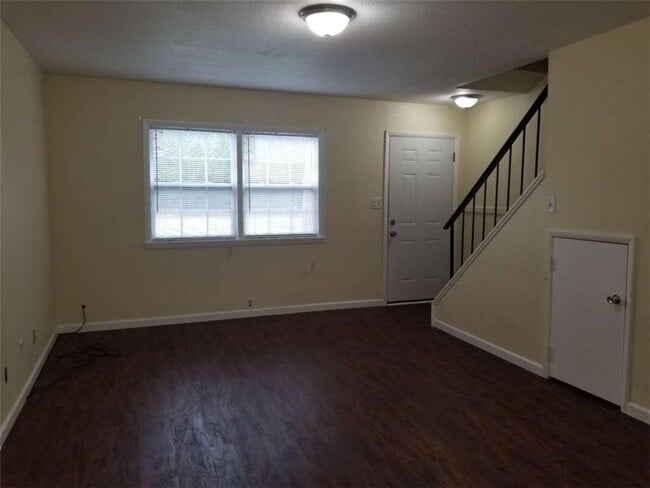 Building Photo - 100 Chalfont Dr