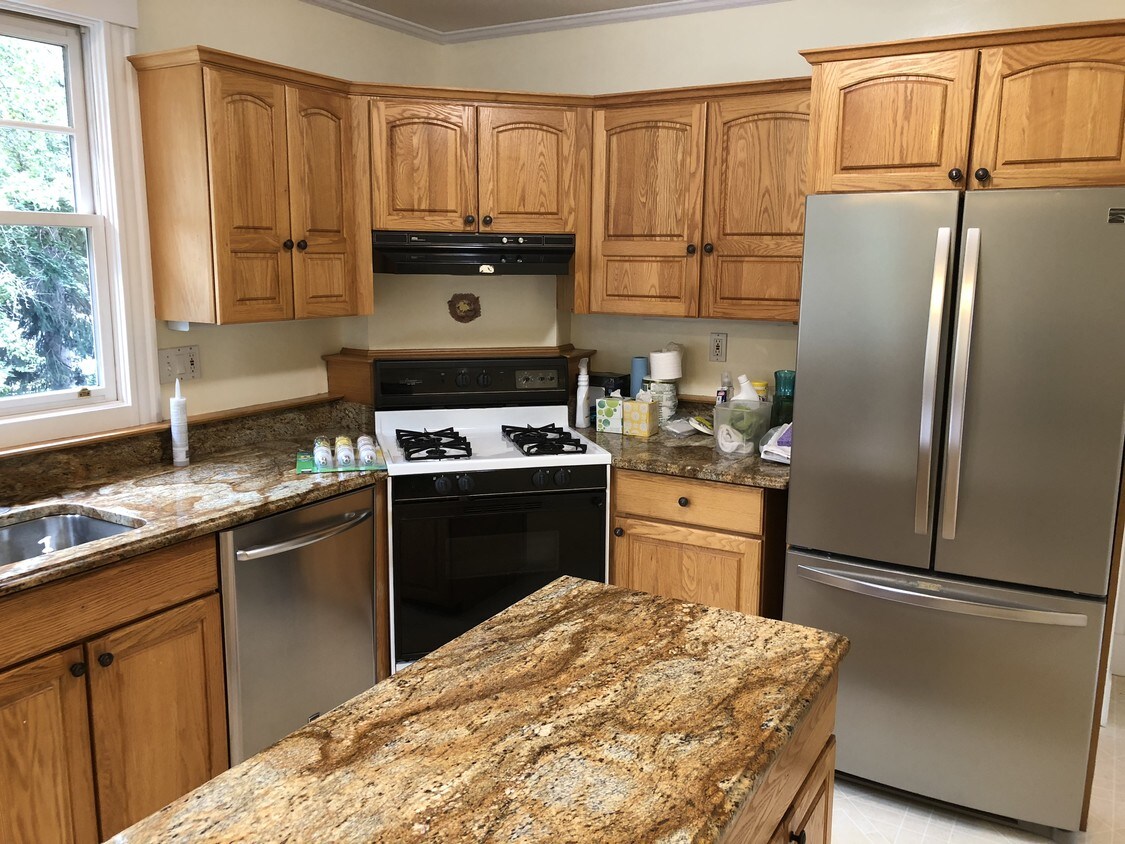 Foto principal - 64 Highland Ave