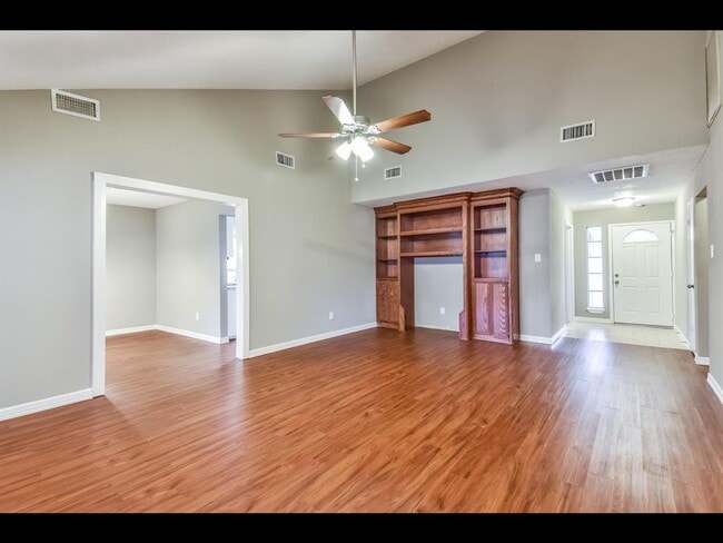 Building Photo - 10466 Emnora Ln