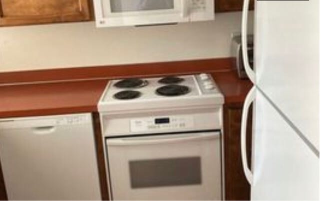 Kitchen appliances - 1253 SW Maple Tree Ct