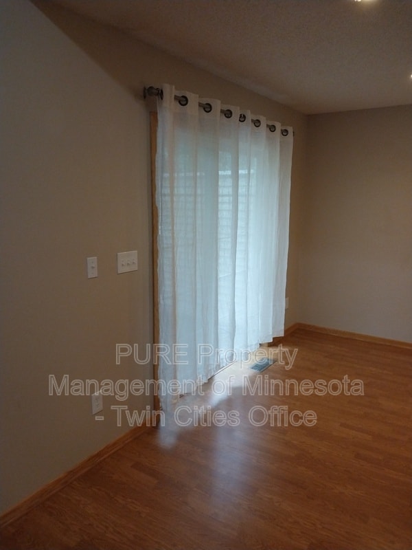 Building Photo - 9245 Troon Ct