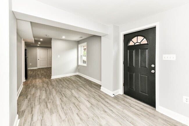 Building Photo - 5352 Chillum Pl NE