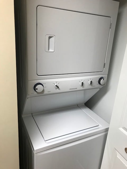 Building Photo - 711 E Culton St