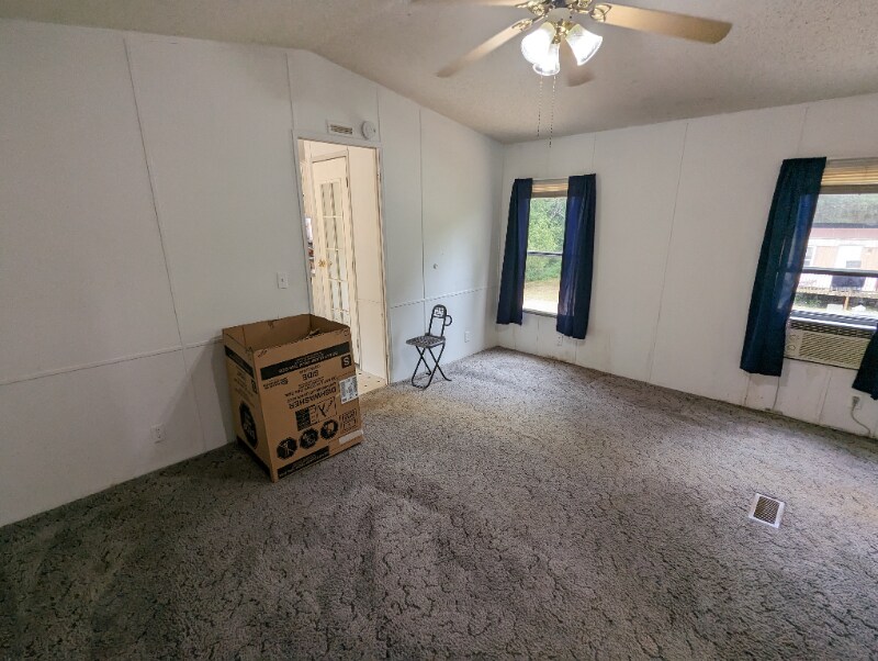 Primary Photo - 261 Memory Ln