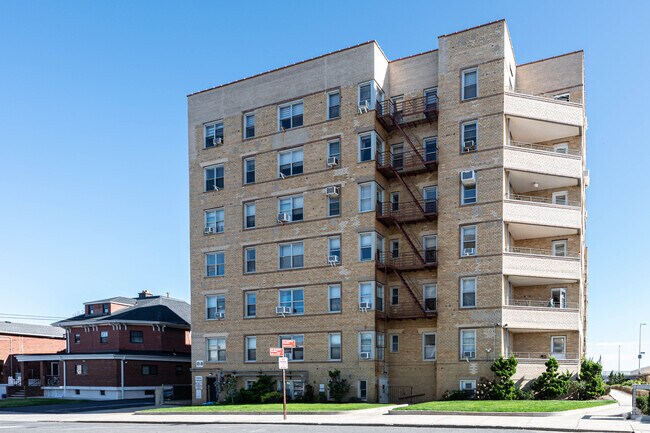 Building Photo - The Barocrest