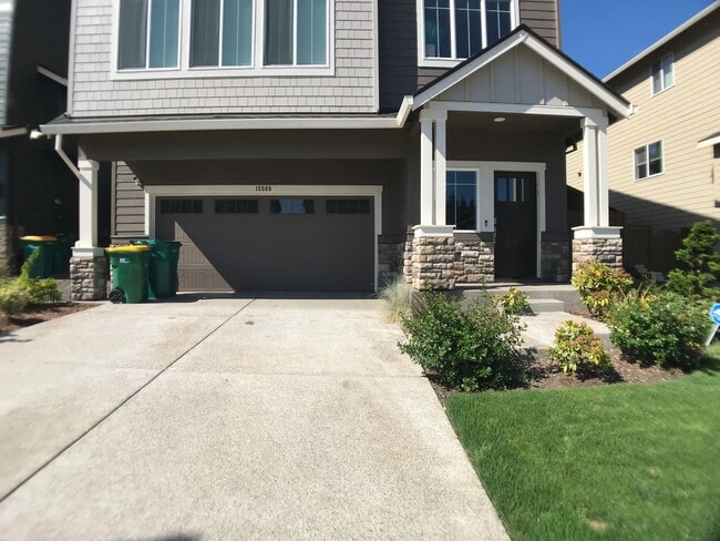 Building Photo - Luxury finishes throughout the home - 3 Be...