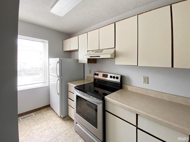 Building Photo - 2311 S Burberry Ln