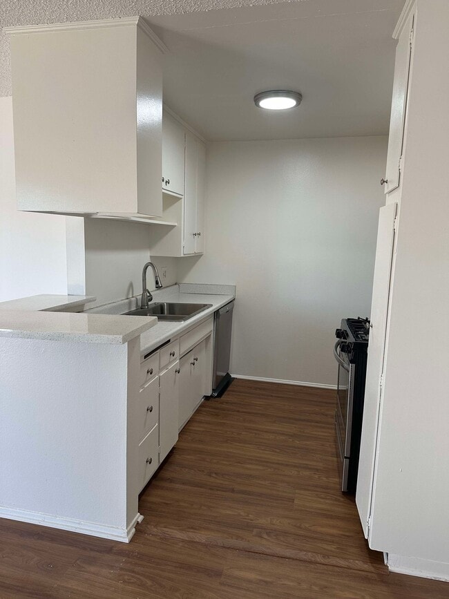 Kitchen Includes NEW Fridge! - 14311 Addison St