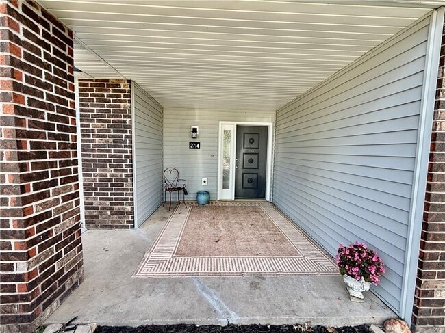 Building Photo - 2714 W Fir St